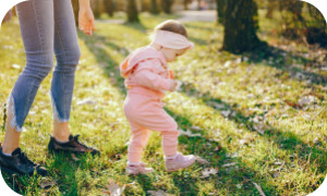 Comment Apprendre à Votre Bébé à Marcher : Conseils et Étapes Clés